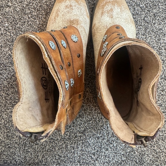 Women's Circle G Camel Harness & Studs Zipperr Ankle Boots Size 7 - Picture 6 of 9